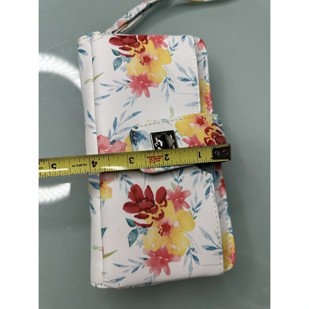 The Unbranded Brand women purse